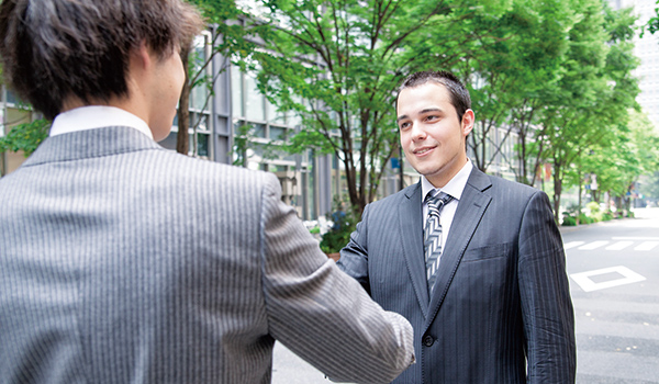グローバルに事業展開する企業経営を学び、国際社会で活躍するビジネス力を養う。