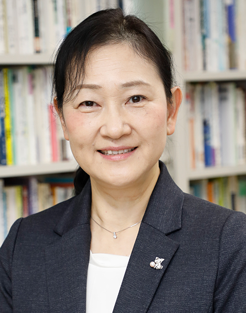 看護学研究科長 梶谷 佳子 教授