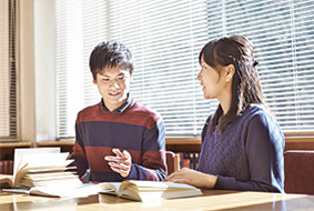 プロジェクト1 「多読百遍 ～文学部多読プログラム～」