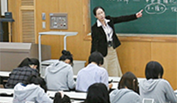 プロジェクト2 「文学部キャリアゼミ」