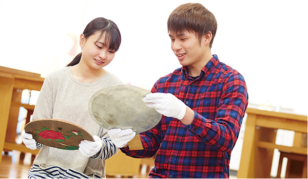 美術工芸品から歴史を読み解き、社会にいかす力を育む。
