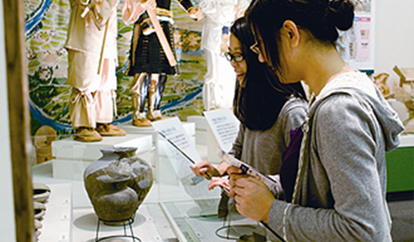 バラエティ豊かなフィールドワークを展開