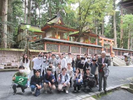 山王院本殿前