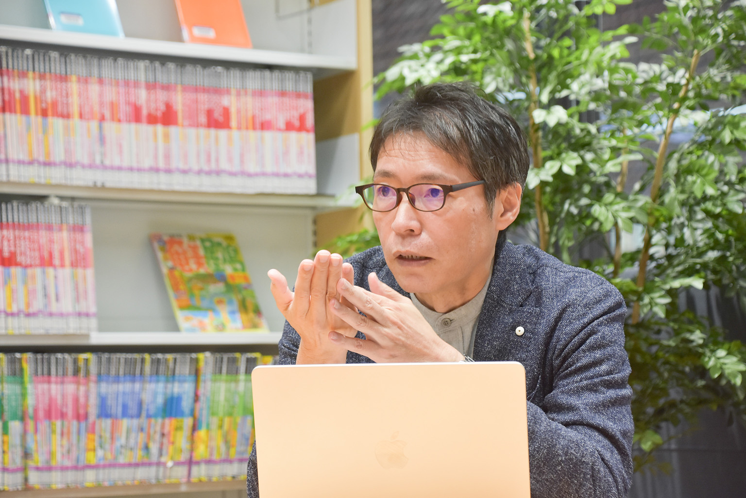 写真：松石 泰彦教授