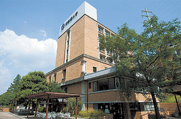 13 リバティホール（学生会館）