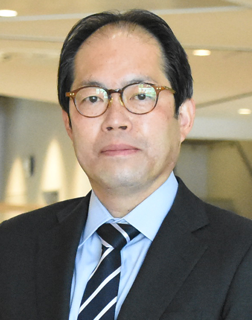 文学研究科長 野田 泰三 教授